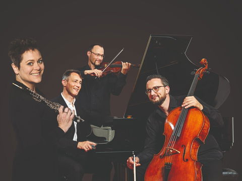 Eggner Trio And Diana Doherty - E Caravan Parks 0