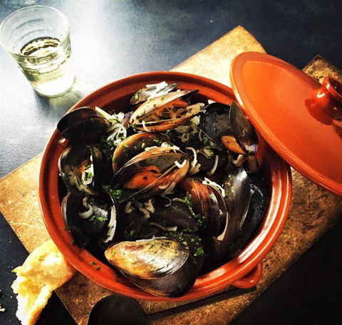 Chez Olivier Le Bistro - E Caravan Parks 8