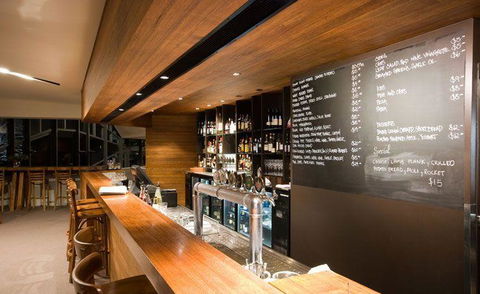 Peppermint Bay - Bar, Dining And Terrace - E Caravan Parks 5