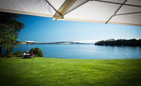 Peppermint Bay - Bar, Dining And Terrace - E Caravan Parks 7