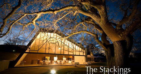 Peppermint Bay - Bar, Dining And Terrace - E Caravan Parks 8