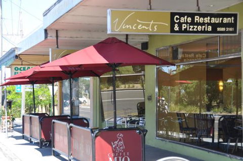 Vincent's Cafe Restaurant - E Caravan Parks 0