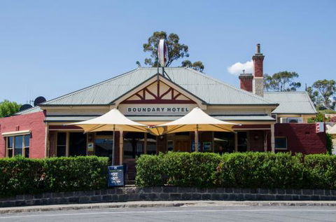 The Old Boundary Hotel - E Caravan Parks 0