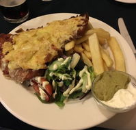 Cunninghams Hotel - E Caravan Parks