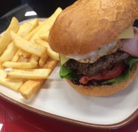 Drouin PizzaBurger Lounge - E Caravan Parks