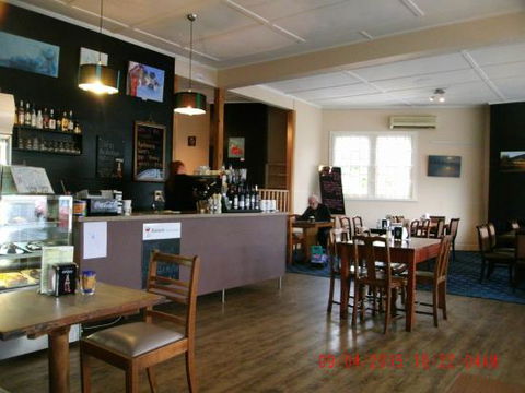 Smokeytown Cafe - E Caravan Parks 0