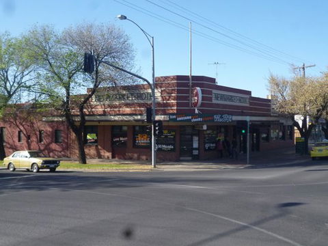 Newmarket Hotel & Bakery - E Caravan Parks 0
