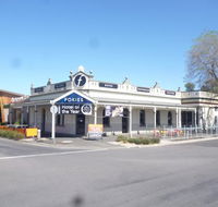 The Foundry Hotel  Mister Bobs Sports Bar - E Caravan Parks