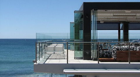 Merewether Surfhouse - E Caravan Parks 0