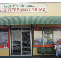 MacIntyre Hot Bread Shop - E Caravan Parks