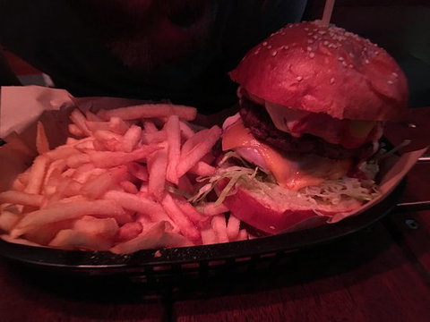 2 Smoking Barrels - E Caravan Parks 0