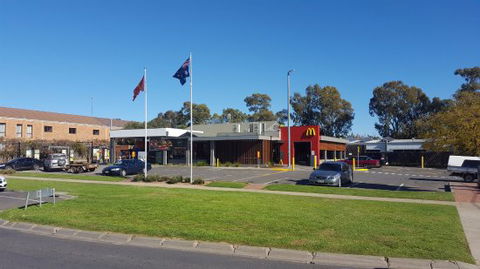 McDonald's Family Restaurants - E Caravan Parks 0