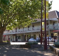 Royal Hotel Restaurant - E Caravan Parks