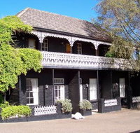 Top Pub Uralla - E Caravan Parks