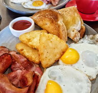 Caph's Restaurant  Cafe Bar - E Caravan Parks