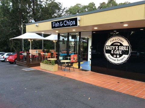 Salty's Grill & Cafe - E Caravan Parks 0