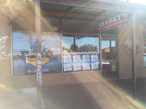 Sharky's Seafood - E Caravan Parks 0