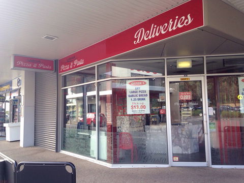 Lynbrook Pizza & Pasta - E Caravan Parks 0