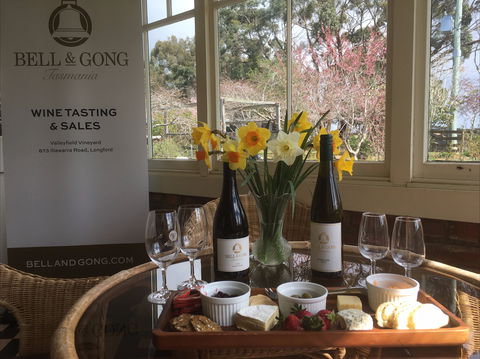 Bell & Gong - E Caravan Parks 0