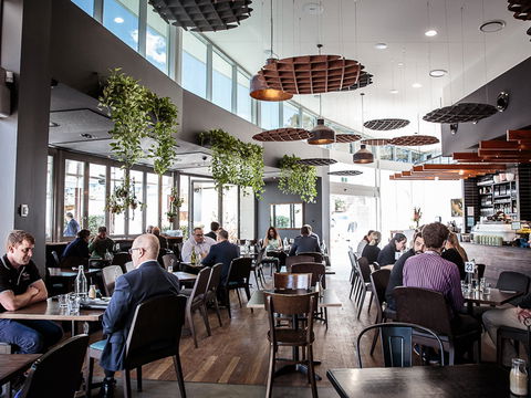 EQ Cafe And Lounge - E Caravan Parks 0