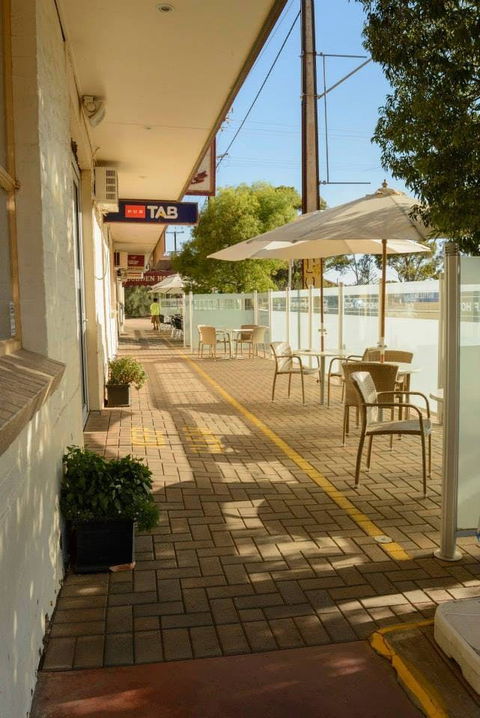 V Hotel - E Caravan Parks 0