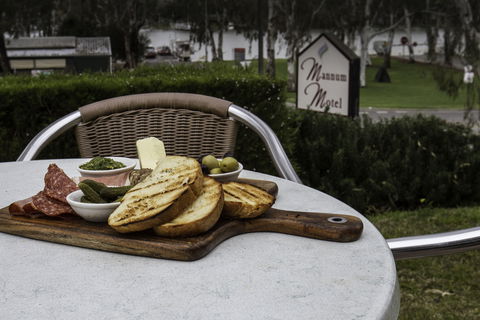 Cafe Mannum - Mannum Motel Complex - E Caravan Parks 2