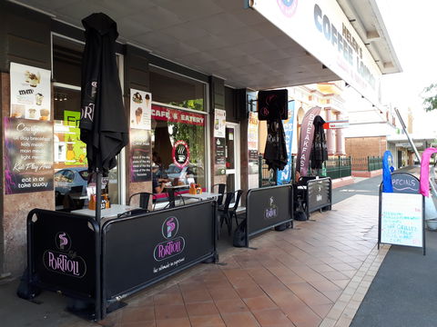 Helen's Coffee Lounge - E Caravan Parks 2