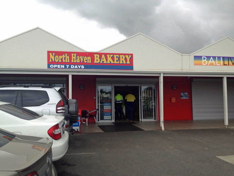 Waters Edge Restaurant - E Caravan Parks 0