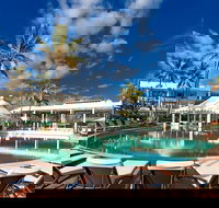 Oasis Pool Bar - E Caravan Parks