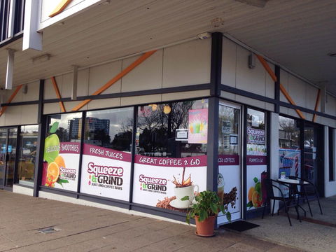 Squeeze & Grind, Juice And Coffee Bar - E Caravan Parks 0