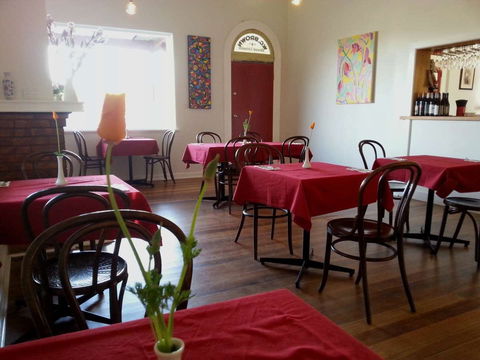 Elphinstone Hotel - E Caravan Parks 0