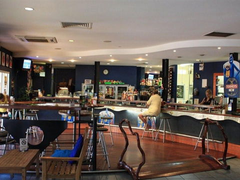 Humpty Doo Tavern - E Caravan Parks 1