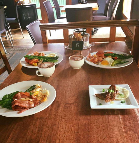 Moby Dicks Breakfast Bar - E Caravan Parks 0