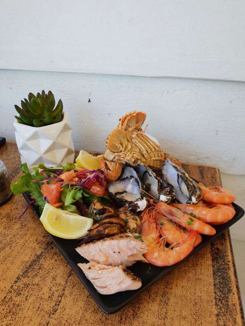 Maisie's Seafood And Steakhouse - E Caravan Parks 0
