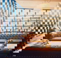 The Clubhouse Hotel - E Caravan Parks