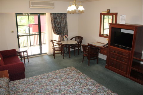 O'Connell Street Cafe - E Caravan Parks 0