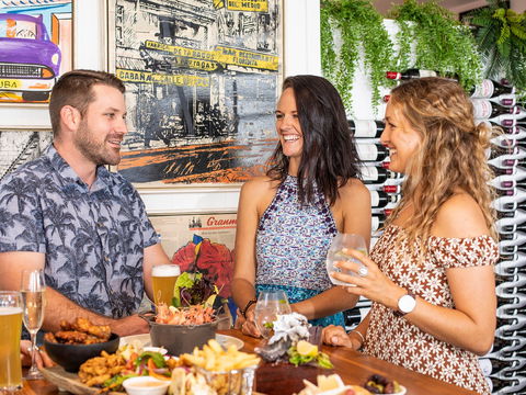 The Garden Bar Bistro - E Caravan Parks 1