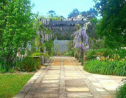 Bistro La Provence - E Caravan Parks 0