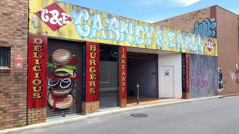 Carney & Earl's - E Caravan Parks 0