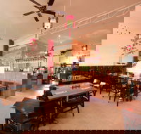 Blue Bamboo Restaurant  Cafe - E Caravan Parks
