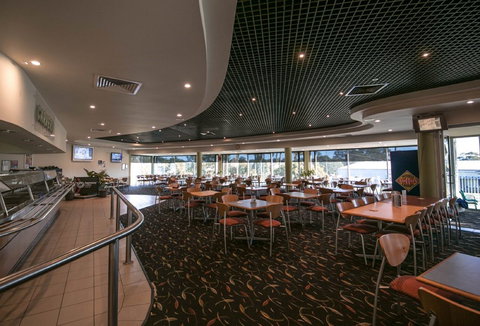 Sports Club Bistro - Lismore Workers Sports Club - E Caravan Parks 1