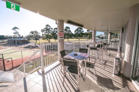 Sports Club Bistro - Lismore Workers Sports Club - E Caravan Parks 2