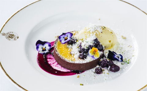 SJ's Brasserie - E Caravan Parks 10