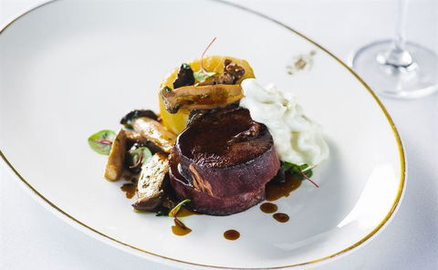 SJ's Brasserie - E Caravan Parks 3