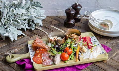 Sticky Fingers Pizzeria - E Caravan Parks 5