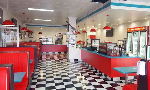 RJ's Rock N Roll Diner - E Caravan Parks 8