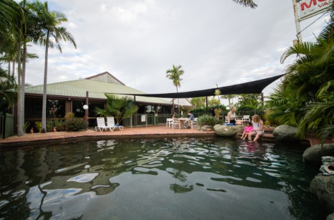 Glenmore Palms Motel - E Caravan Parks 2