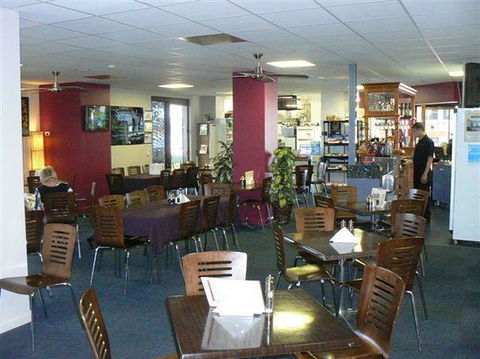 Beanbar Cafe, Restaurant & Bar - E Caravan Parks 1