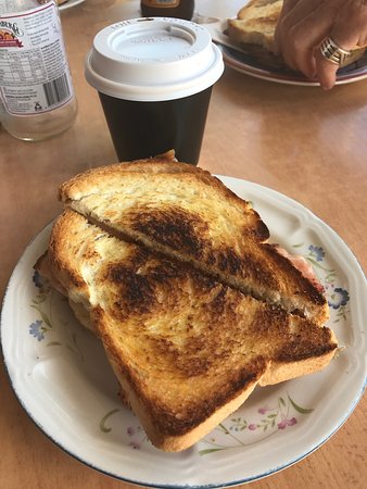 Ben & Sams Cafe & Bakehouse - E Caravan Parks 0