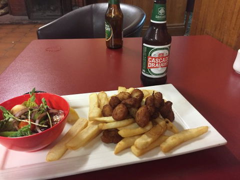 Man-O-Ross Hotel Restaurant - E Caravan Parks 0